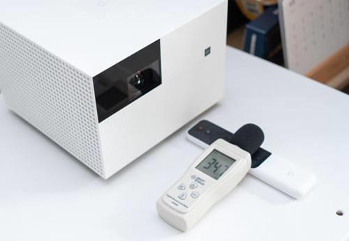 入门级家庭影院 仅用一台投影就够了 峰米投影仪Vogue测评