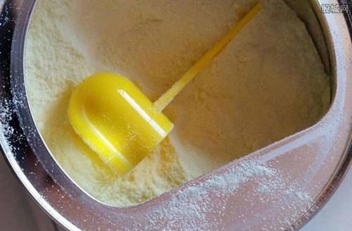 老年人适合吃什么奶粉？ 中老年吃什么奶粉好？