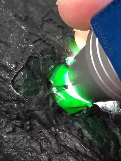 翡翠原石赌石的8大技巧6大注意事项 学会了你就成超神啦