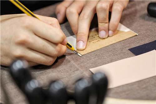 手工皮具 自己在家也DIY一枚超级精致的卡包手工皮艺制作详细教程