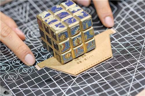 手工皮具 自己在家也DIY一枚超级精致的卡包手工皮艺制作详细教程