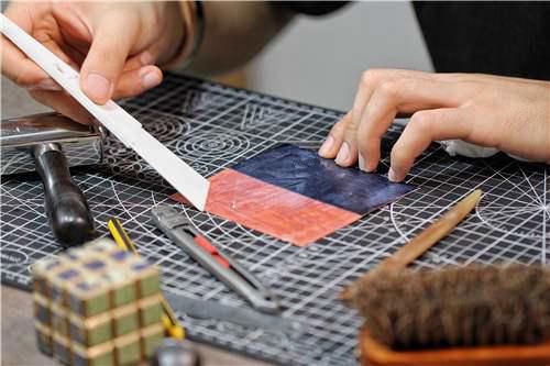 手工皮具 自己在家也DIY一枚超级精致的卡包手工皮艺制作详细教程