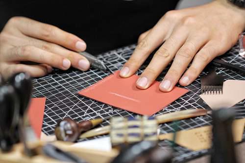 手工皮具 自己在家也DIY一枚超级精致的卡包手工皮艺制作详细教程