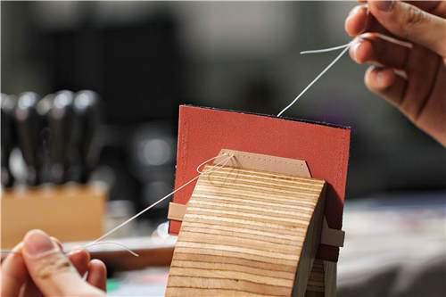 手工皮具 自己在家也DIY一枚超级精致的卡包手工皮艺制作详细教程