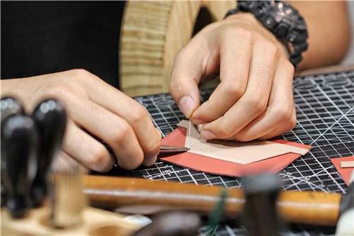 手工皮具 自己在家也DIY一枚超级精致的卡包手工皮艺制作详细教程