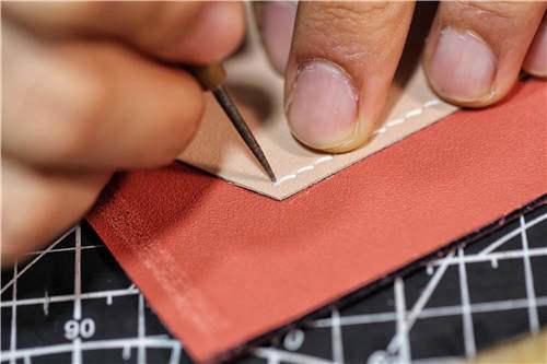 手工皮具 自己在家也DIY一枚超级精致的卡包手工皮艺制作详细教程