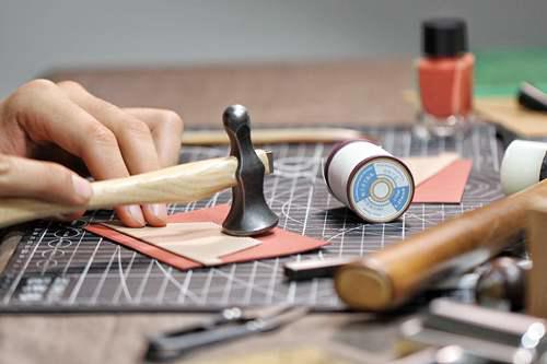 手工皮具 自己在家也DIY一枚超级精致的卡包手工皮艺制作详细教程