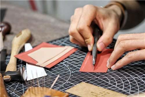 手工皮具 自己在家也DIY一枚超级精致的卡包手工皮艺制作详细教程