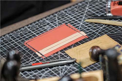 手工皮具 自己在家也DIY一枚超级精致的卡包手工皮艺制作详细教程