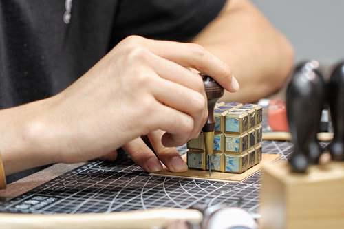 手工皮具 自己在家也DIY一枚超级精致的卡包手工皮艺制作详细教程