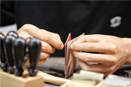 手工皮具 自己在家也DIY一枚超级精致的卡包手工皮艺制作详细教程