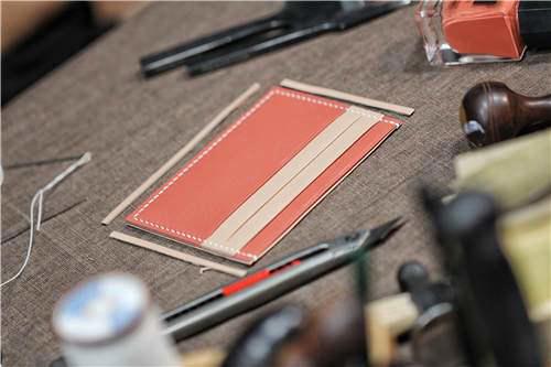 手工皮具 自己在家也DIY一枚超级精致的卡包手工皮艺制作详细教程