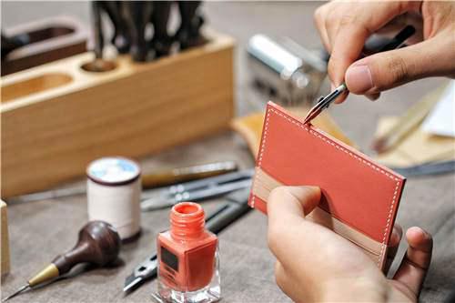 手工皮具 自己在家也DIY一枚超级精致的卡包手工皮艺制作详细教程