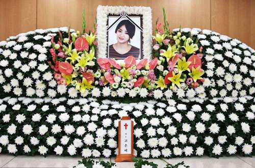 权梨世高恩妃车祸去世原因揭秘