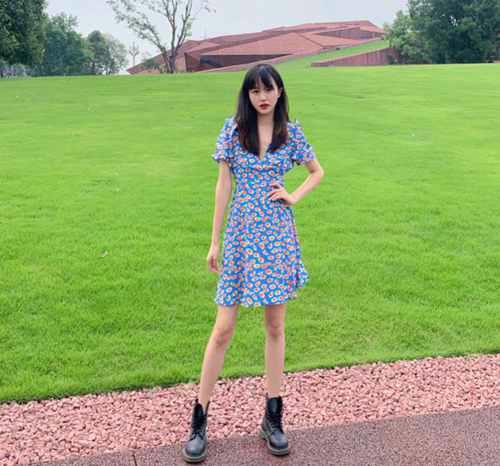 马丁靴搭配什么好看