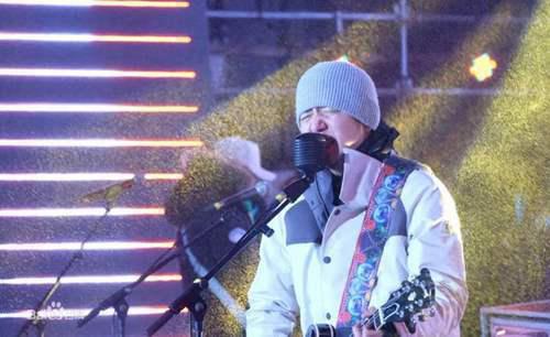 40岁男歌手被爆婚内出轨 真相来了 上春晚后和原配已离婚