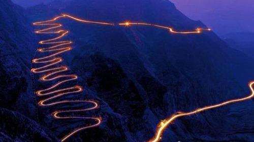 中国七大挂壁公路