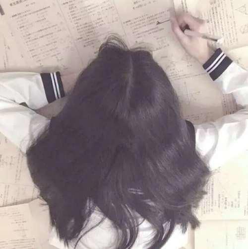 一看就是在好好学习的头像