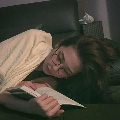 一看就是在好好学习的头像