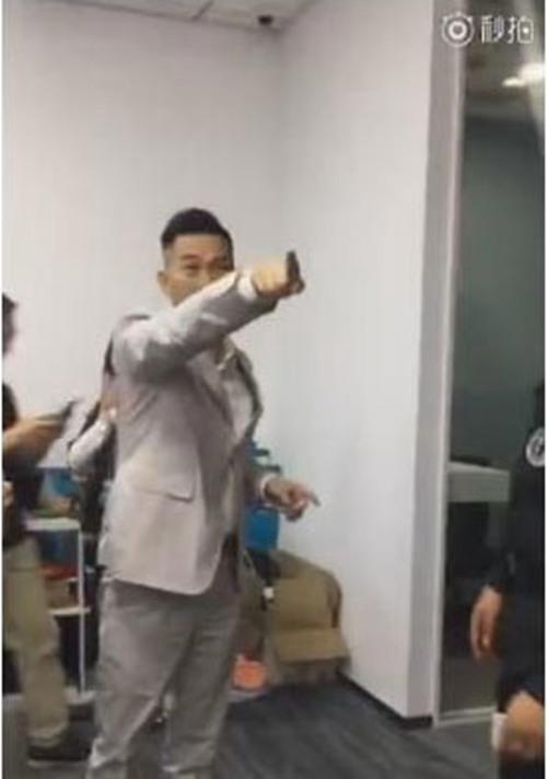 渣渣辉外号的由来 渣渣辉的警告是怎么回事