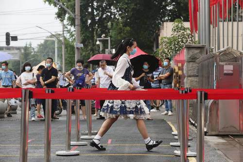 被蝎子咬了的考生