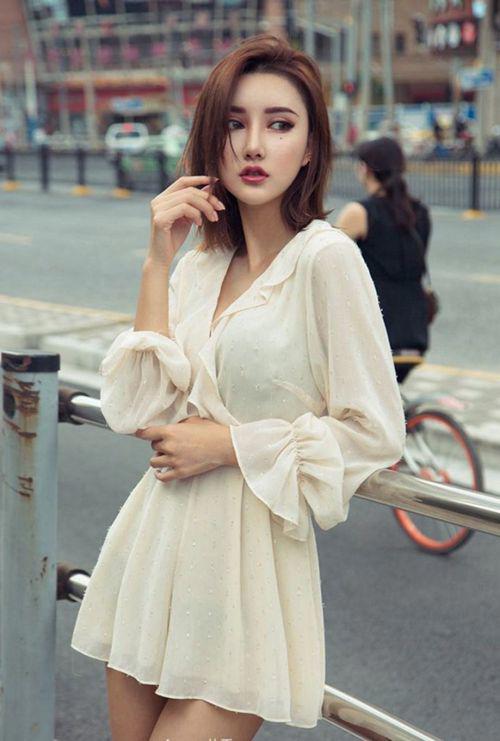 郑希怡掉抹胸事件是怎么回事?