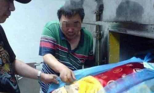 火葬场工人吃130具女尸(谣言)