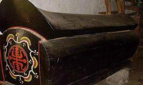 火葬场工人吃130具女尸（谣言）