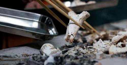 火葬场工人吃130具女尸（谣言）