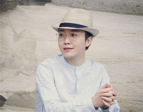 歌手李玉刚的个人基本介绍 李玉刚哪里人