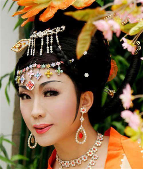 歌手李玉刚的个人基本介绍 李玉刚哪里人