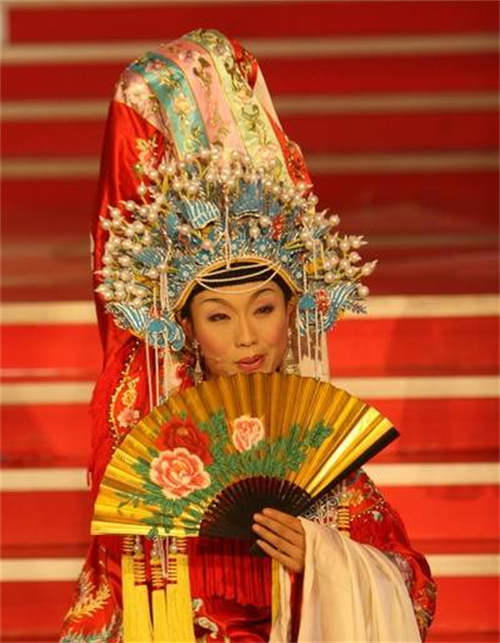 歌手李玉刚的个人基本介绍 李玉刚哪里人