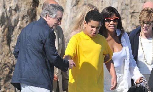 罗伯特德尼罗谈作为6个混血儿的父亲 警察必须改变种族歧视