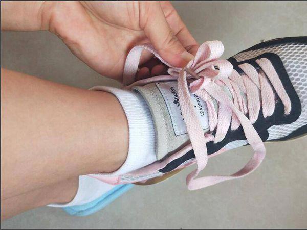 鞋带蝴蝶结的打法