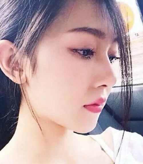 越南最美女大学生走红网络