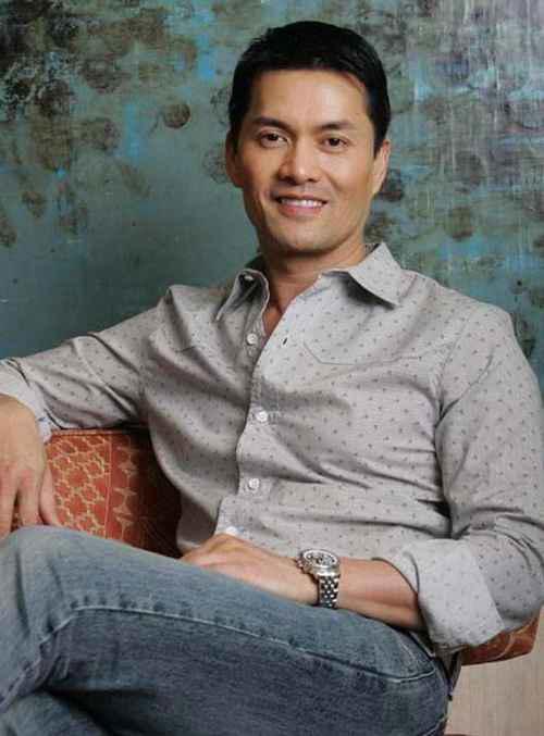 吕良伟的老婆杨小娟多少岁?