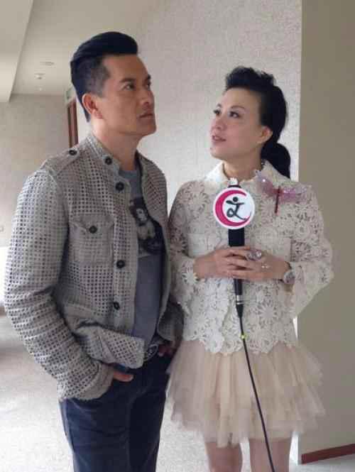 吕良伟的老婆杨小娟多少岁?