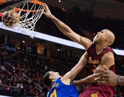 NBA前骑士球员理查德杰弗森退役