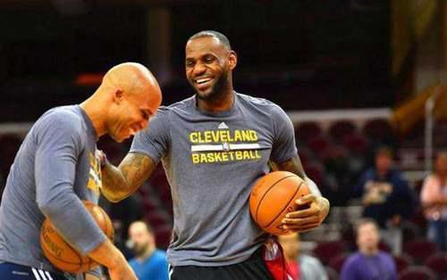 NBA前骑士球员理查德杰弗森退役