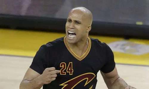 NBA前骑士球员理查德杰弗森退役