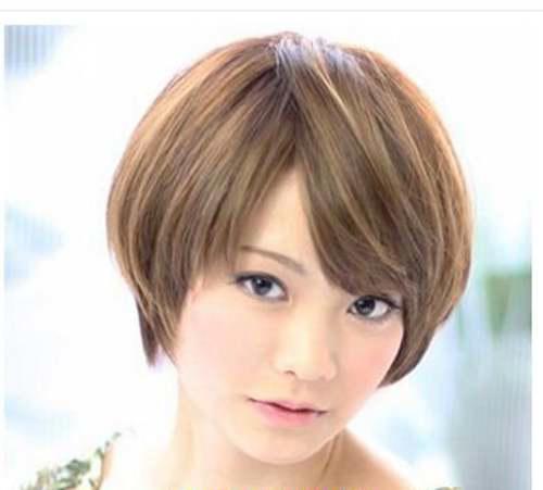 深亚麻色女生短发发型