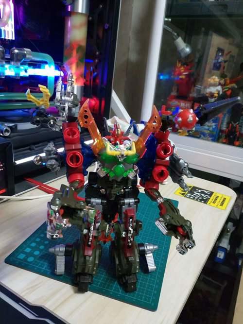 微星小超人 黑暗巨神金刚