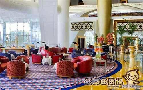 在迪拜的帆船酒店住一晚要多少钱?