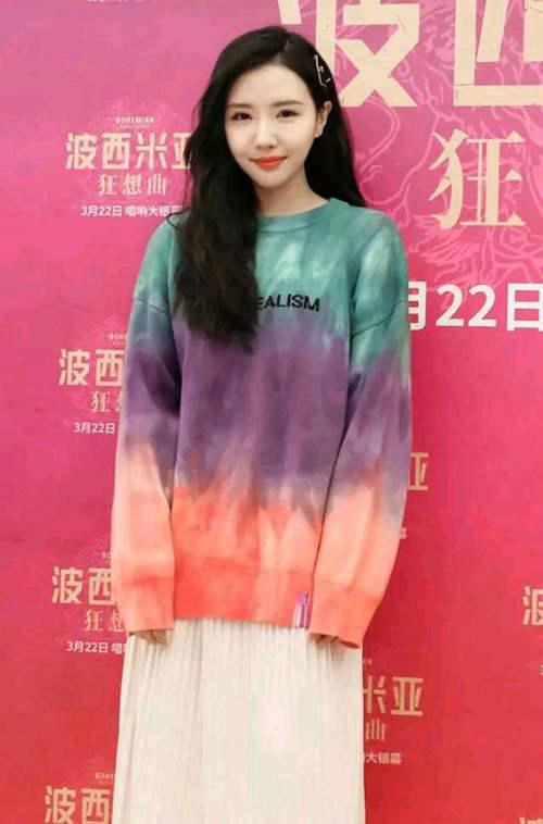 许嵩的绯闻女友原来是这样的 爱穿西装打领带 这气质太绝