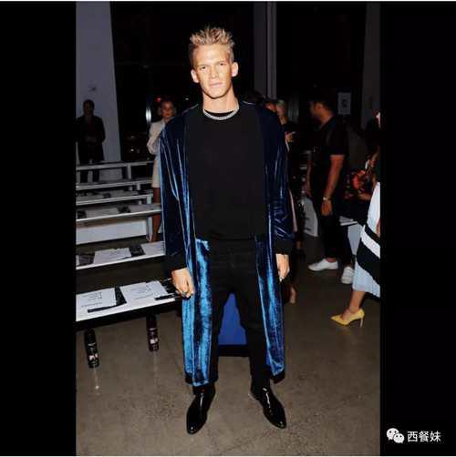 麦粒MileyCyrus又交新男友了两个月换三个我真的佩服她