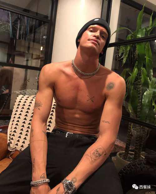 麦粒MileyCyrus又交新男友了两个月换三个我真的佩服她