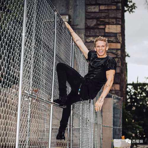 麦粒MileyCyrus又交新男友了两个月换三个我真的佩服她