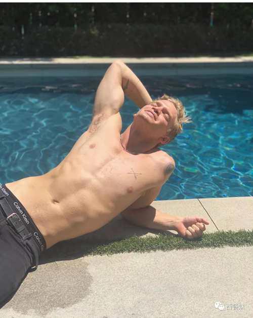 麦粒MileyCyrus又交新男友了两个月换三个我真的佩服她