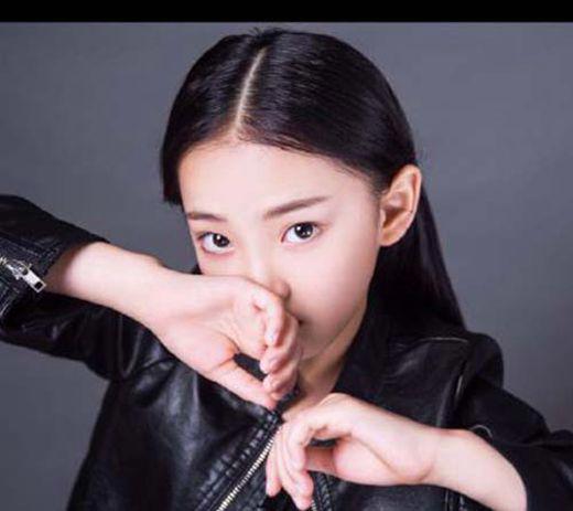 小戏骨里演白素贞的人是谁