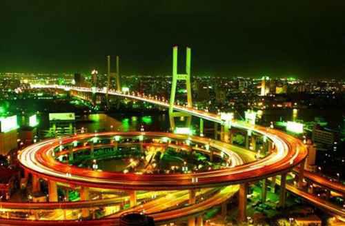 上海延安路高架桥龙柱事件